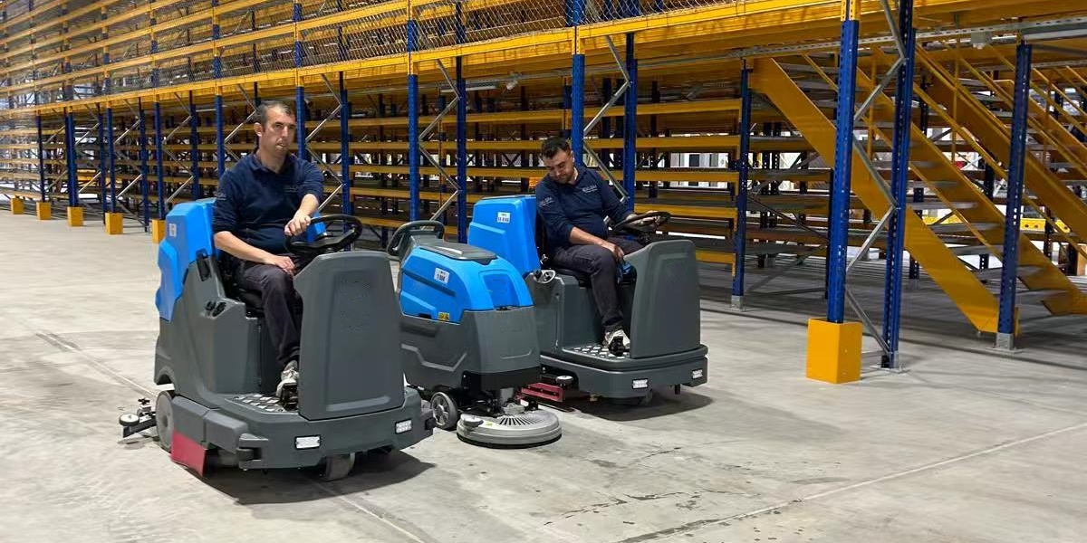 Floor scrubber in trukey