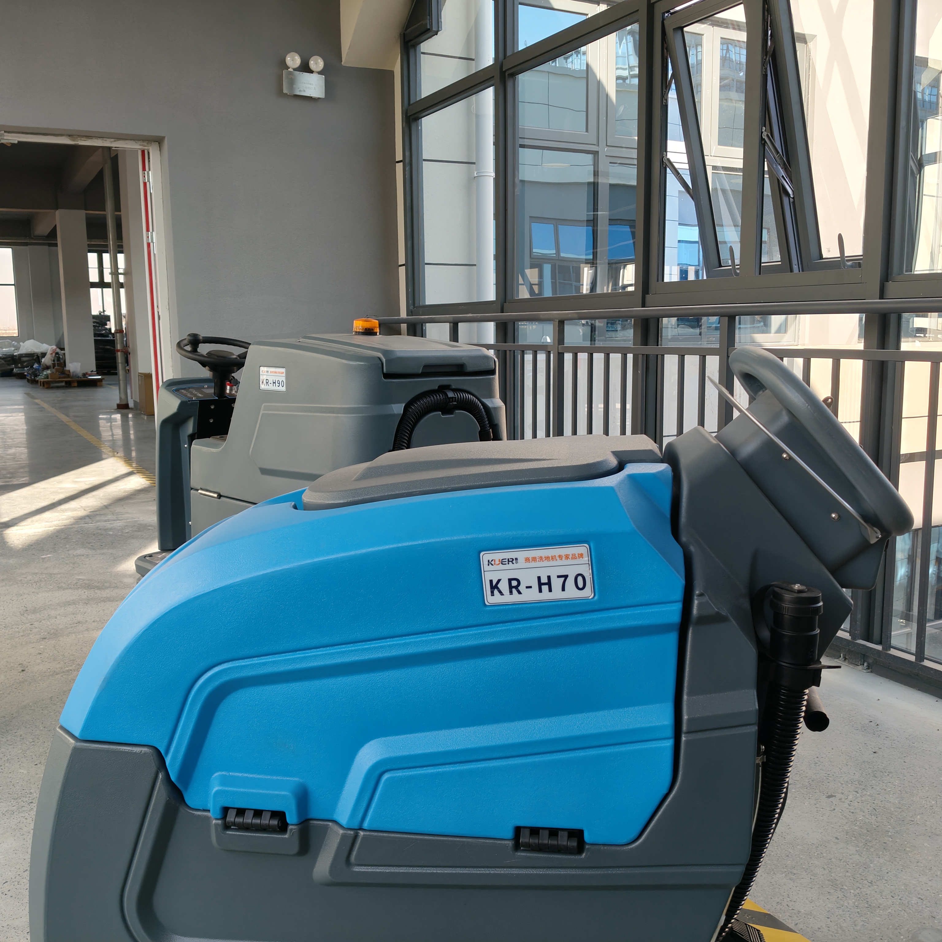 Why Choose Chinese Floor Scrubbers