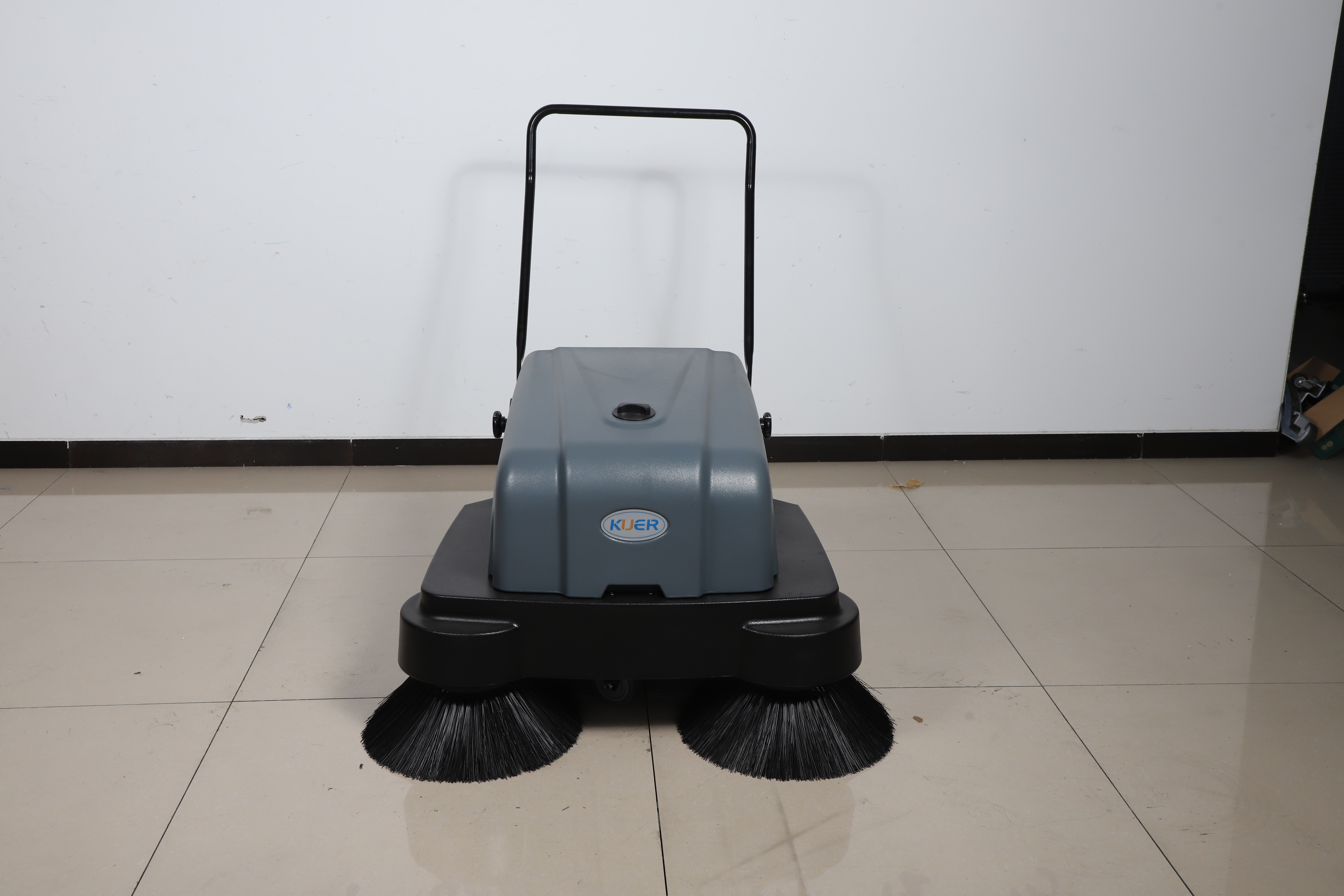 KUER industrial floor sweeper