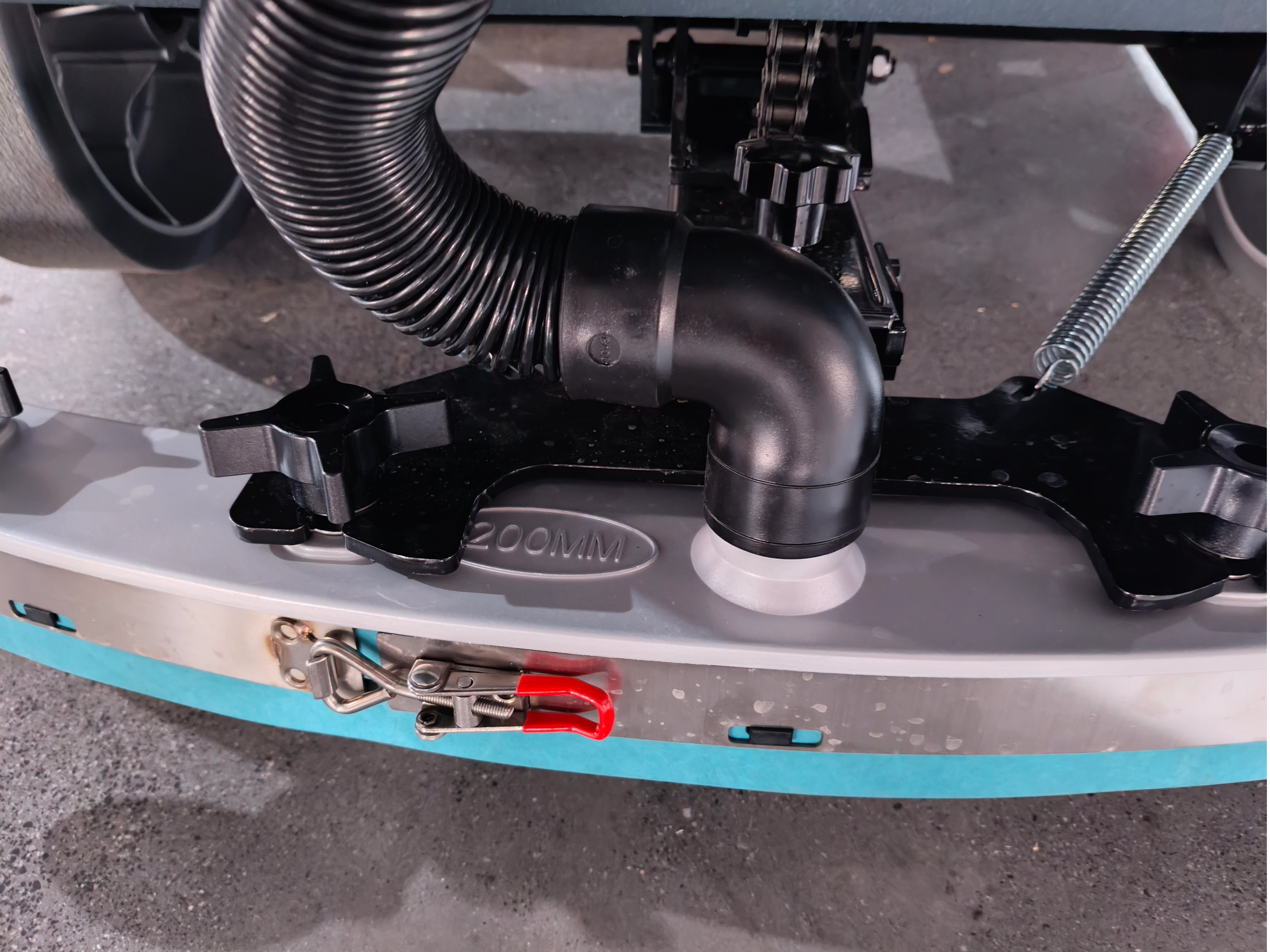 Why Is My Industrial Floor Scrubber Leaving Water Behind?