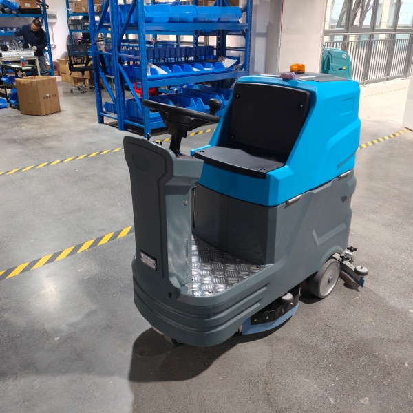 High-efficiency Cement Floor Cleaning Solutions: Commercial Floor Scrubbers Improve Factory And Warehouse Cleaning Efficiency